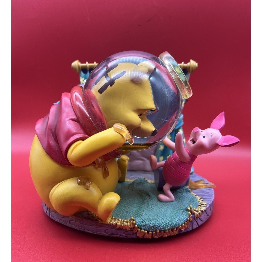 Disney Store Winnie The Pooh Piglet Musical Snow Globe Rumbly in My Tumbly 7.25"